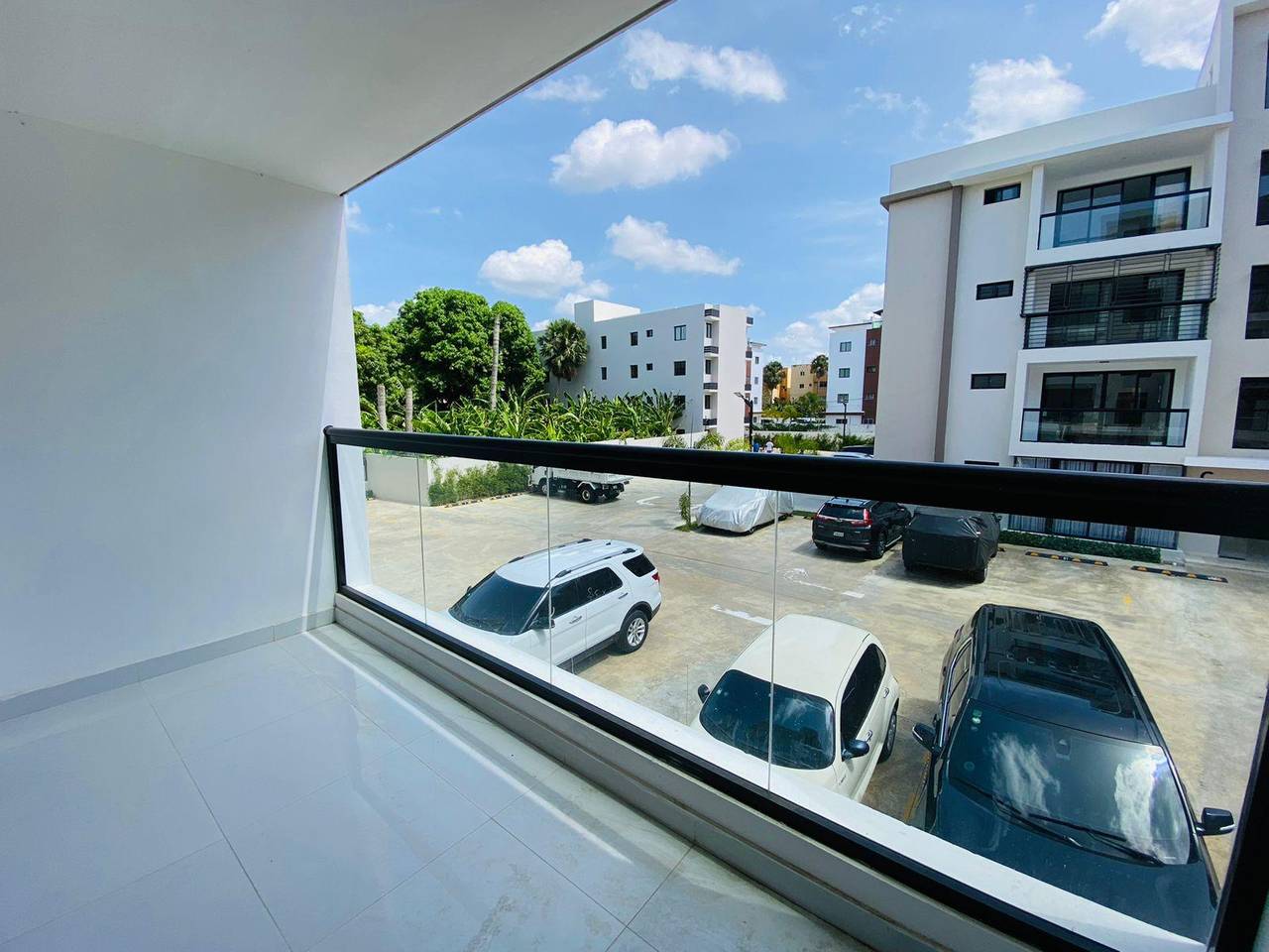 Grandiosos Apartamentos Nuevos con 3 Habitaciones, Piscina y 2 Parqueos de Venta en Los Llanos de Gurabo!