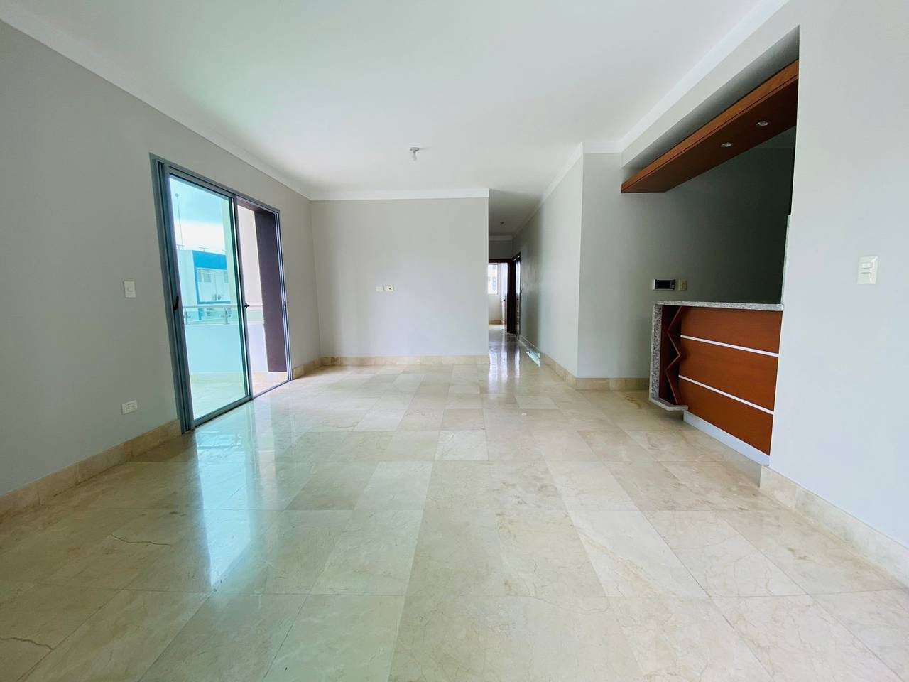 Elegante y Moderno Apartamento con 3 Habitaciones, Piscina Climatizada y Gimnasio Equipado de Venta en La Esmeralda!