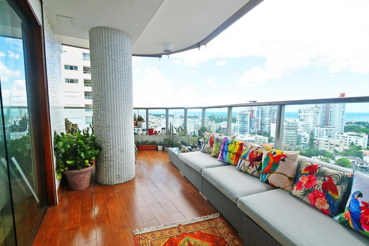 Joya de Apartamento en 13vo Nivel con Vista al Mar, 3 Habitaciones y 3 Parqueos Soterrados de Venta en Los Cacicazgos!