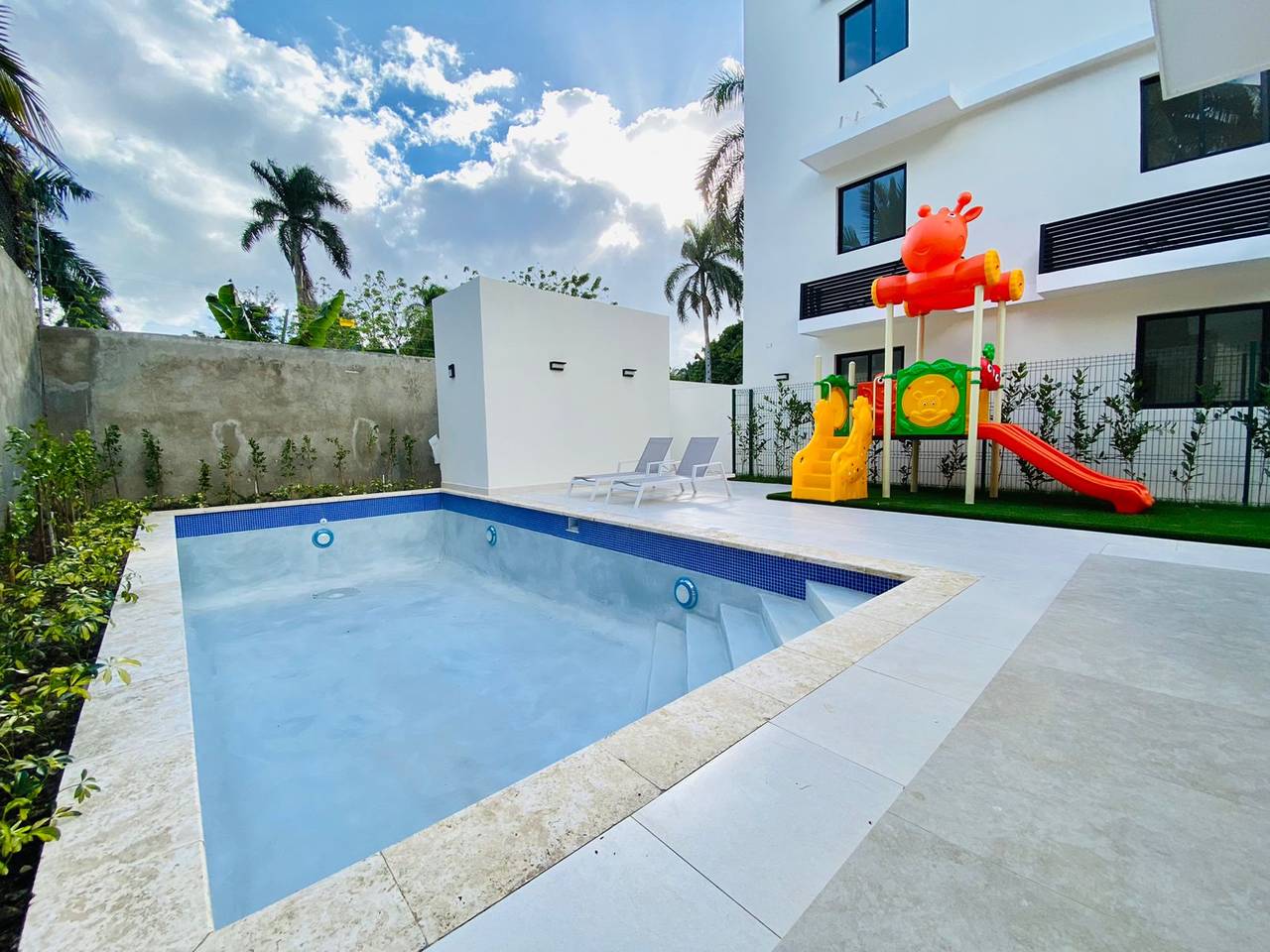 Apartamentos Nuevos de 3 Habitaciones de Venta en Proyecto con Piscina  y Terraza Amueblada próximo a Los Laureles!