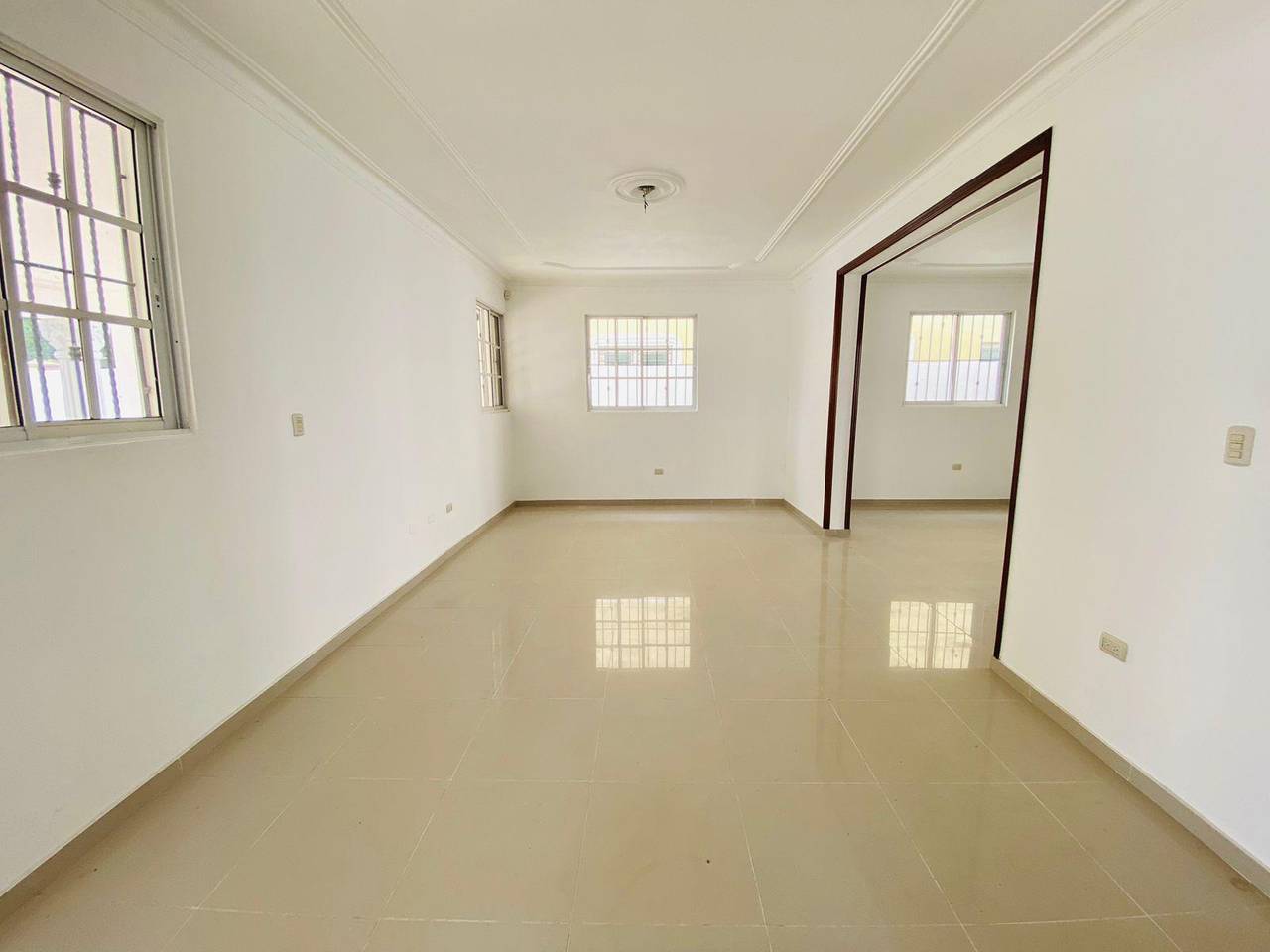 Fantástica Casa Atemporal de 3 Habitaciones y Terraza de Venta en Villa María!
