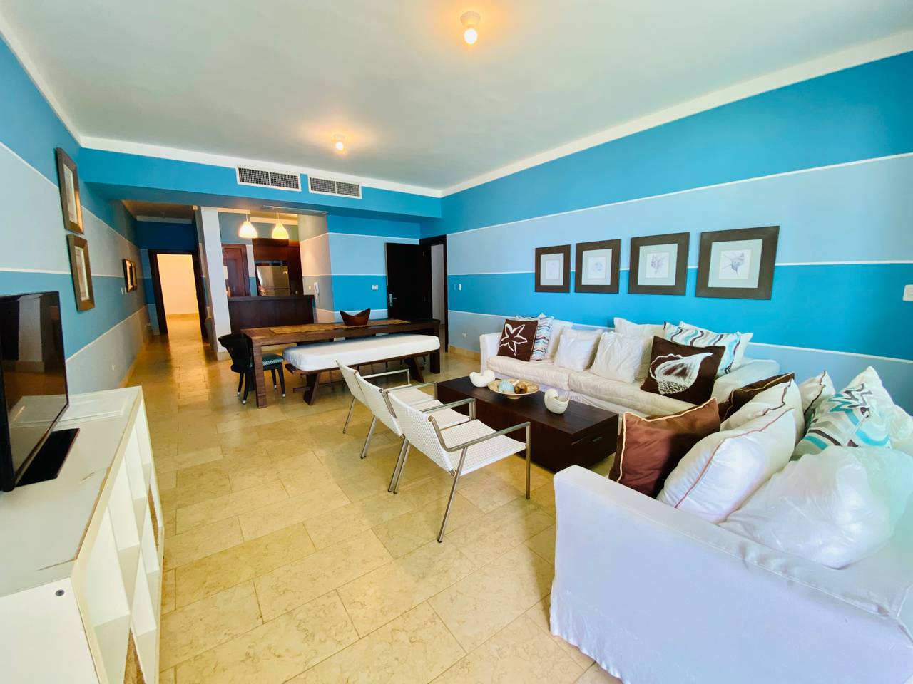Apartamento de 3 Habitaciones con Vista al Mar de Venta frente a Playa Semi-Privada de Sosúa!