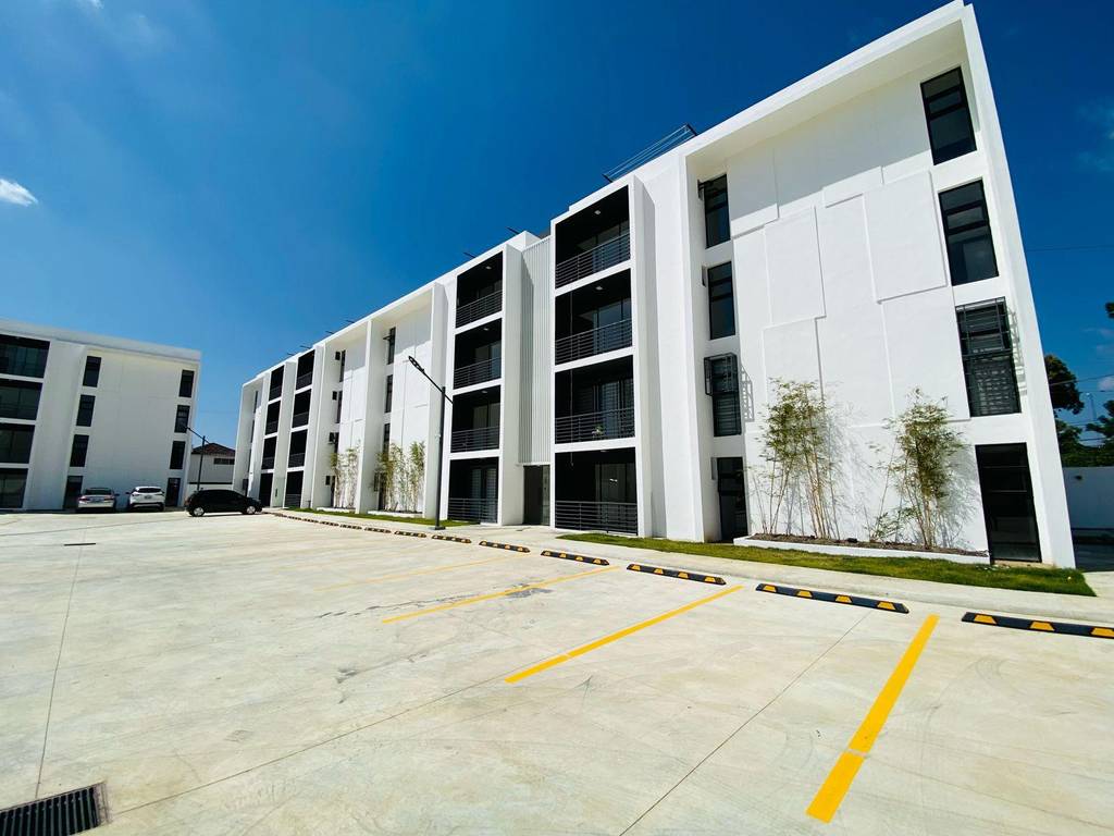 Moderno Apartamento Primer Nivel con Patio Privado de Venta en Proyecto con Piscina y Terraza Amueblada en Don Pedro!