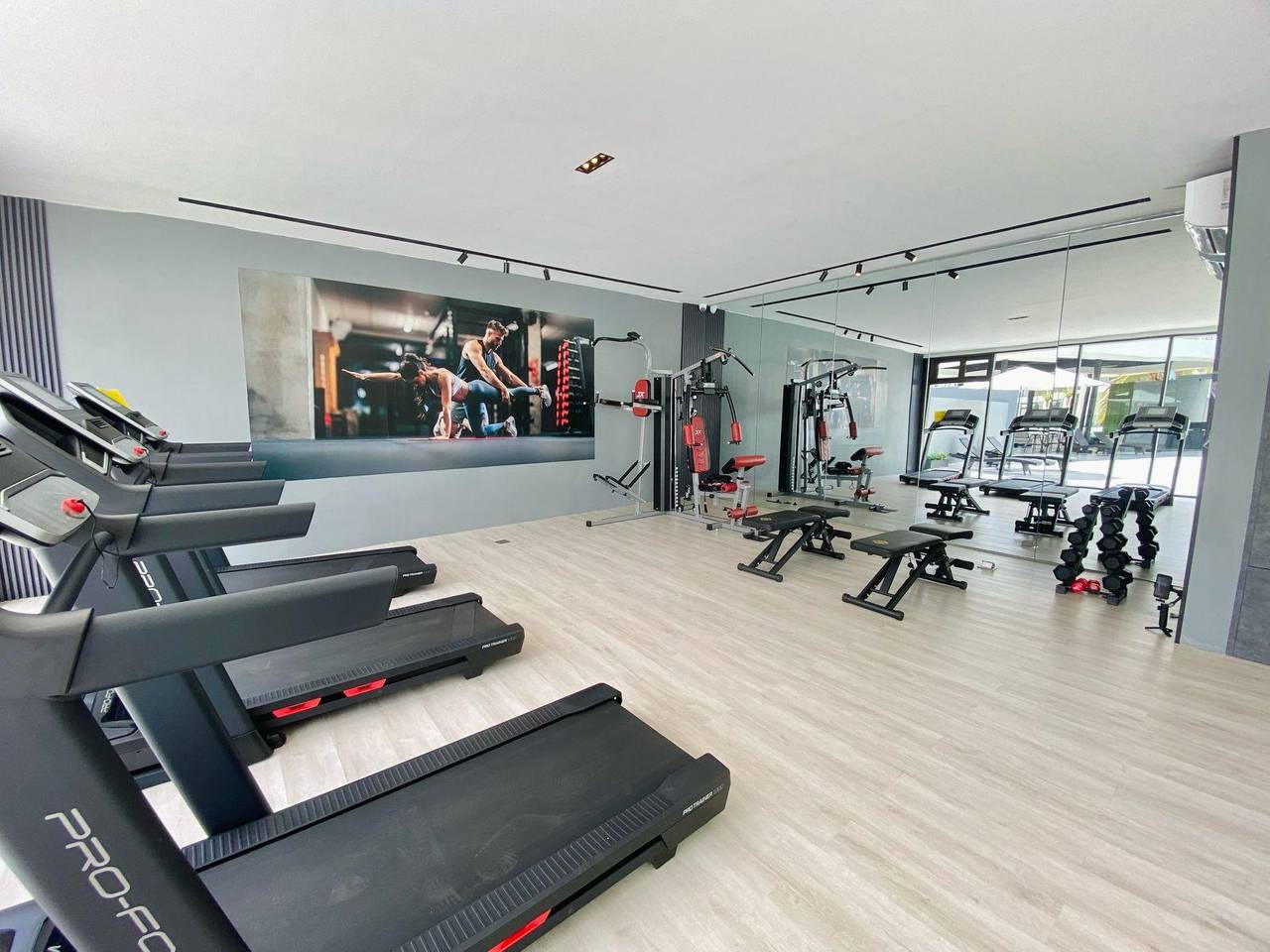 Amplios Apartamentos de Lujo con 3 Habitaciones, Piscina, Gimnasio y Línea Blanca Disponibles para Alquiler en Cerro Hermoso!