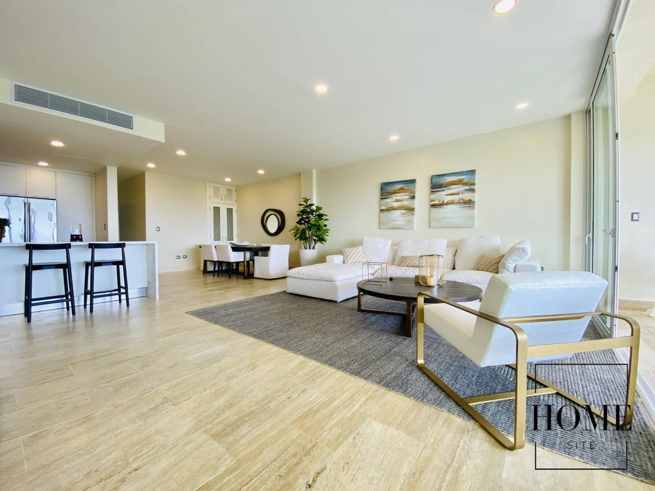 Lujoso y Exclusivo Penthouse Frente al Mar con 4 Habitaciones y Terraza Privada de Venta en lo Mejor de Playa Dorada!