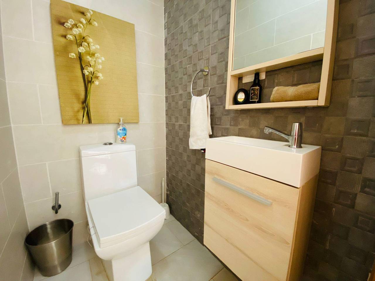Apartamento Completamente Amueblado con 3 Habitaciones, 2 Parqueos y Piscina de Venta en Rincón Largo!