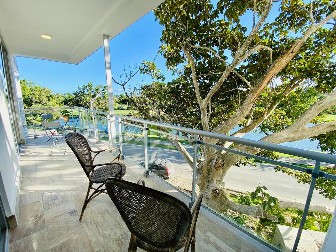 Nuevos Apartamentos de 2 Habitaciones de Venta en Torre frente al Campo de Golf de Playa Dorada!