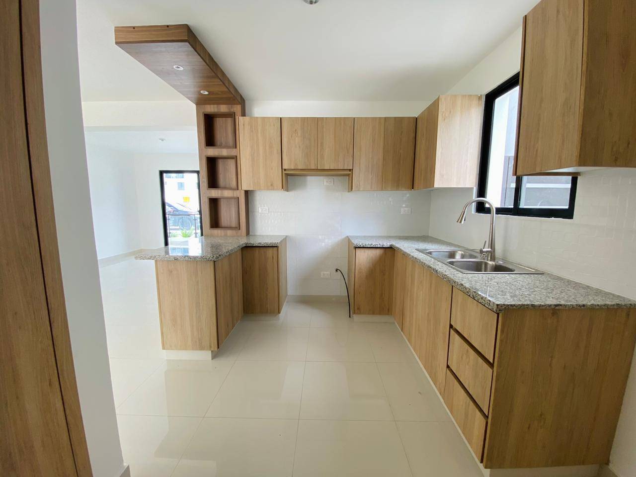 Amplios Apartamentos con 3 Habitaciones y 2 Parqueos Paralelos de Venta en Los Alamos!