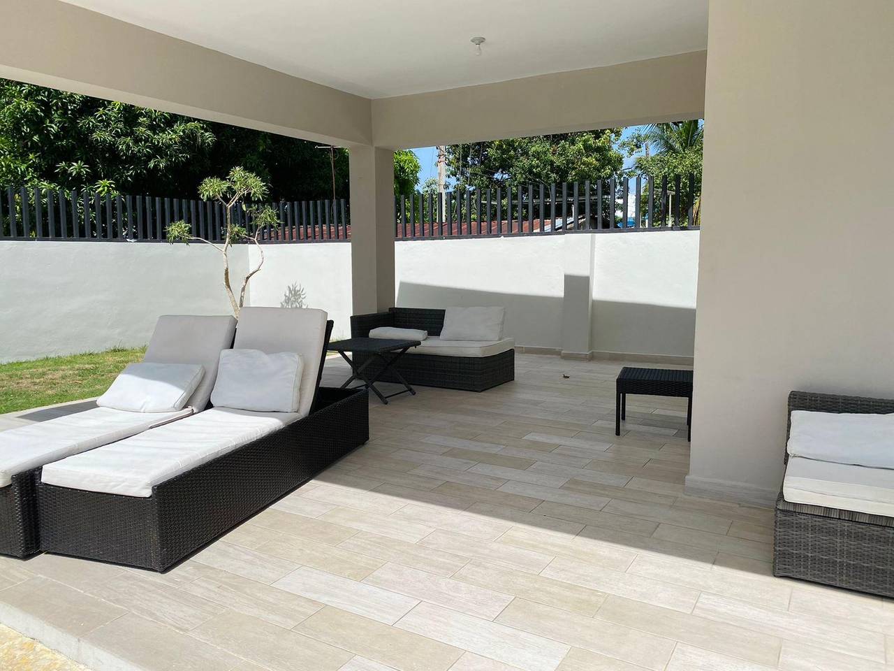 Grandiosos Apartamentos Nuevos con 3 Habitaciones, Piscina y 2 Parqueos de Venta en Los Llanos de Gurabo!