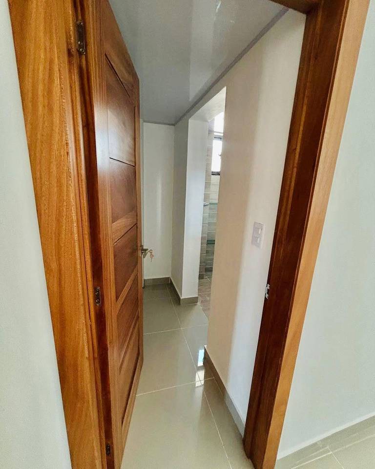 Penthouse a Estrenar con Terraza Privada, 3 Habitaciones y 2 Parqueos Techados de Venta en la Urb. Jardines del Sur, Av. Hispanoamericana!