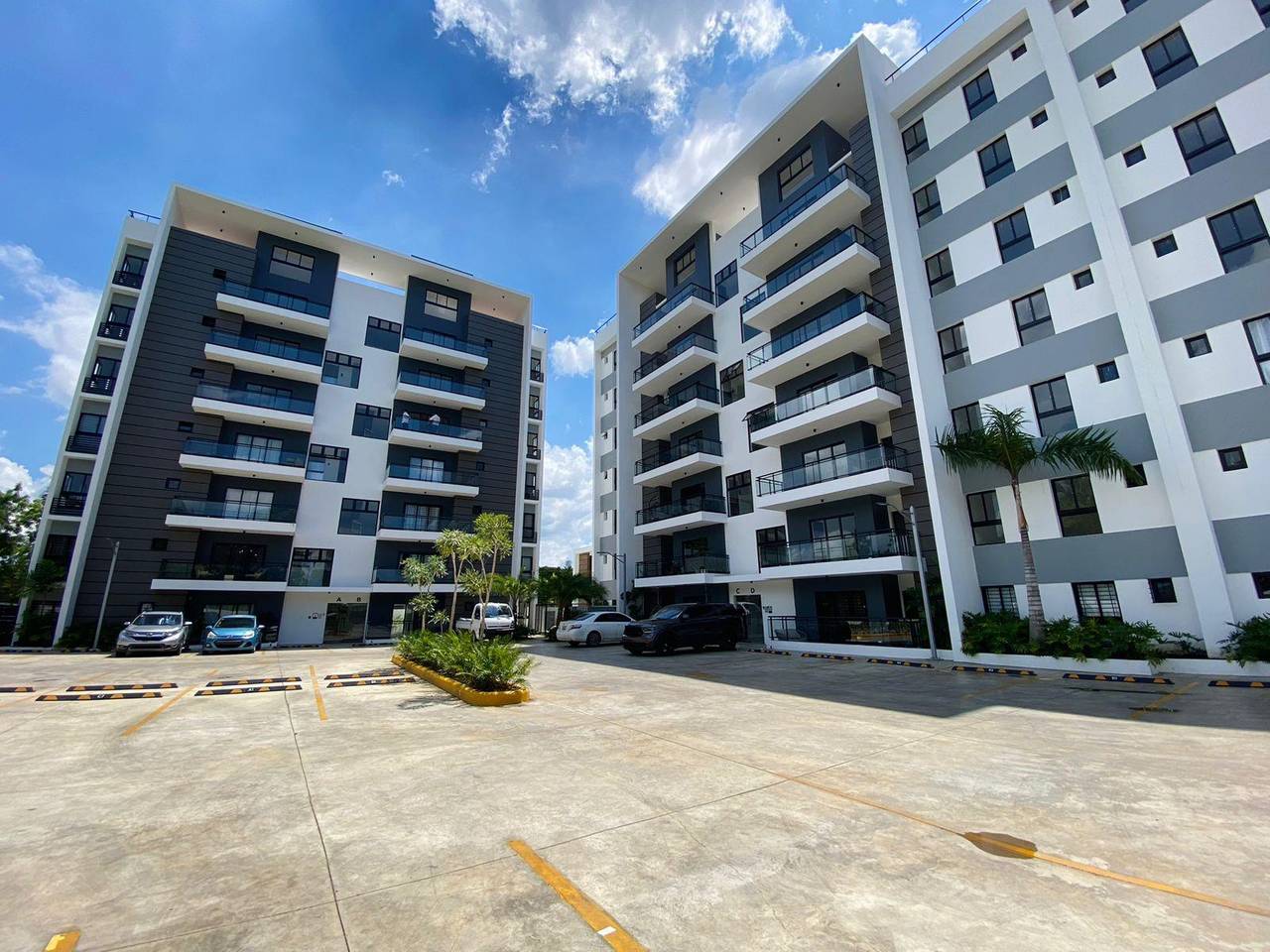 Nuevos y Modernos Apartamentos con 3 Habitaciones, Gimnasio y Piscina de Venta próximo a Los Laureles!