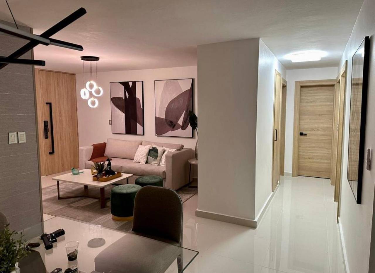Céntrica y Moderna Casa de 4 Habitaciones con Estar Familiar tipo Terraza de Venta en el Dorado I!