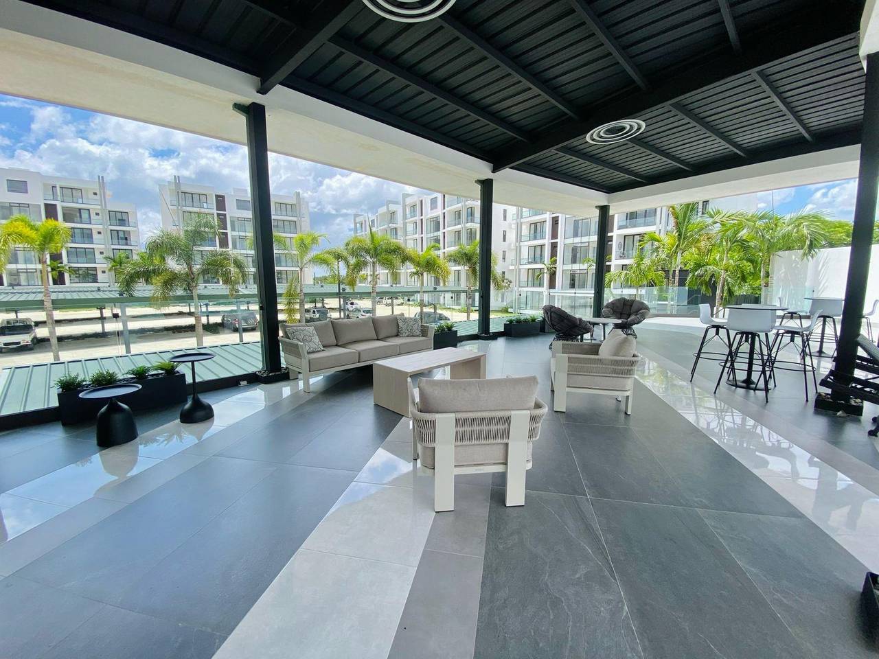 Amplios Apartamentos de Lujo con 3 Habitaciones, Piscina y Gimnasio de Venta en Cerro Hermoso!