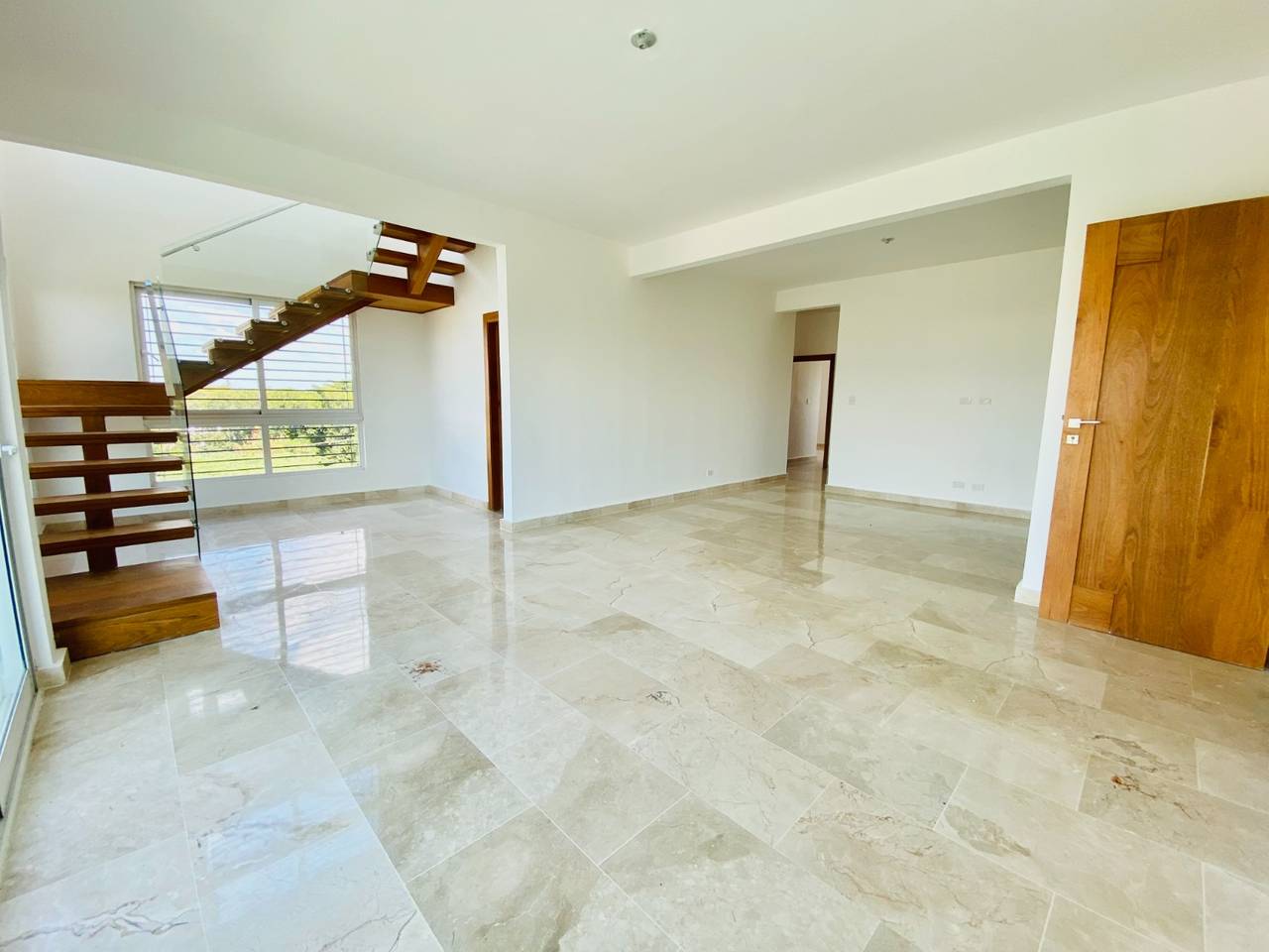 Penthouse de 3 Habitaciones con Terraza Privada y Jacuzzi Instalado de Venta en Los Laureles!