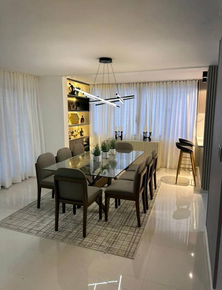Céntrica y Moderna Casa de 4 Habitaciones con Estar Familiar tipo Terraza de Venta en el Dorado I!