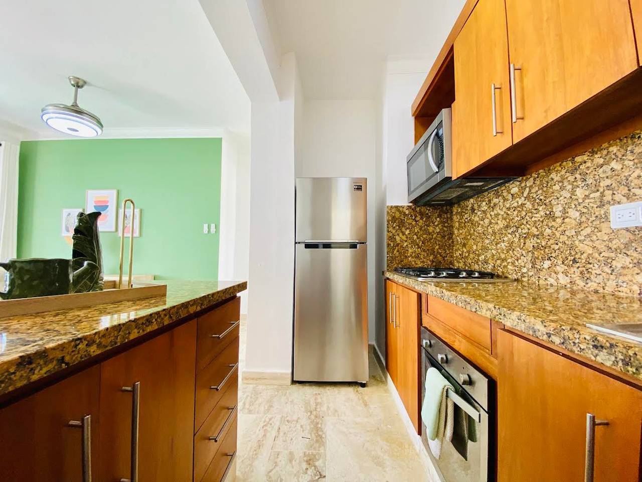 Apartamento tipo Penthouse con 2 Habitaciones y Vista al Mar de Venta frente a Playa de Sosúa!