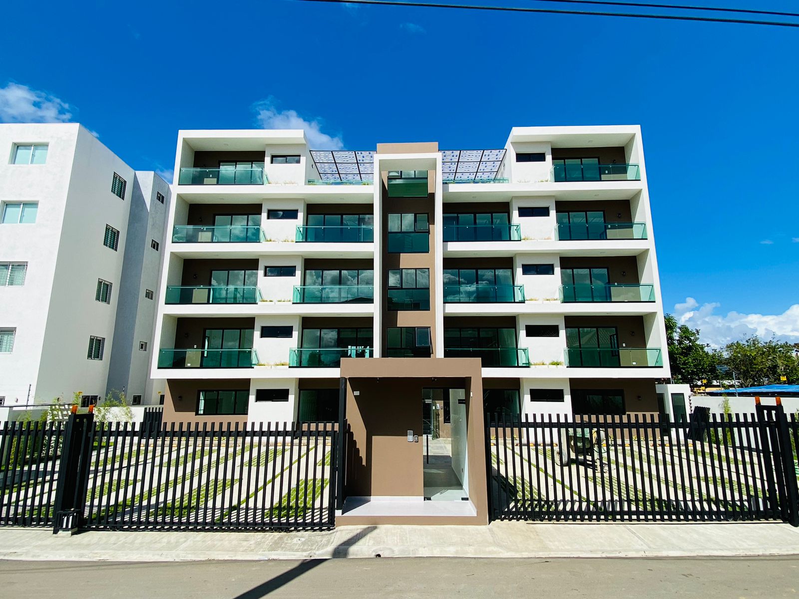 Penthouse con 4 Habitaciones, 2 Parqueos y Terraza Privada de Venta en Villa María!
