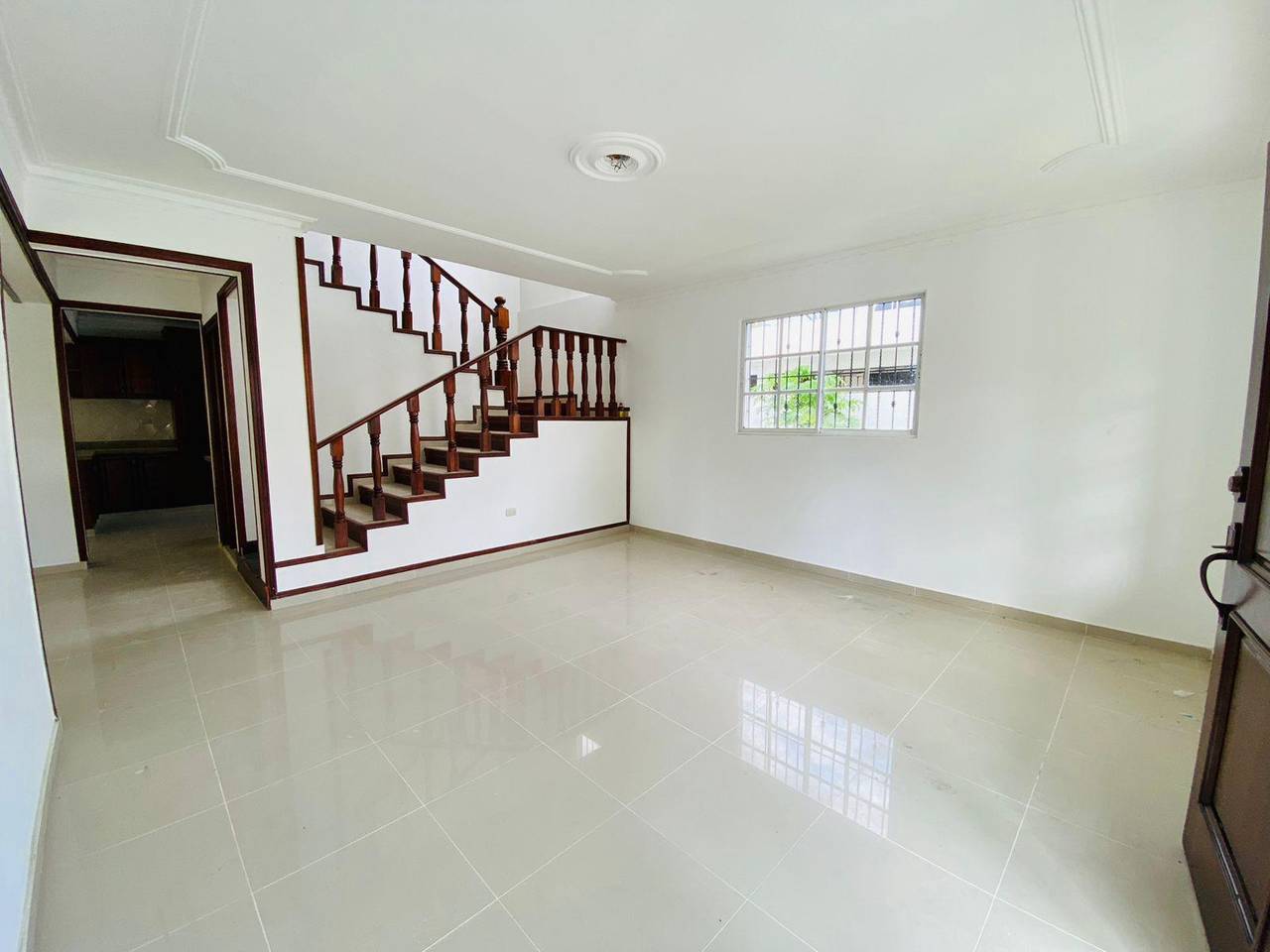 Fantástica Casa Atemporal de 3 Habitaciones y Terraza de Venta en Villa María!