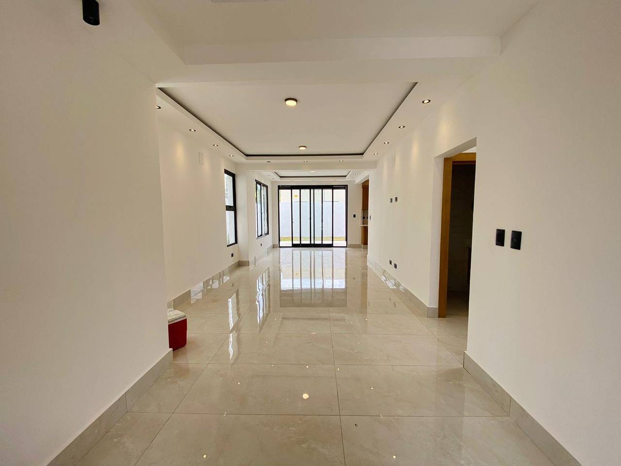 VENDIDA_Nueva y Preciosa Casa de 3 Habitaciones y Patio con Terraza de Venta en Urb. Palmas del Valle!