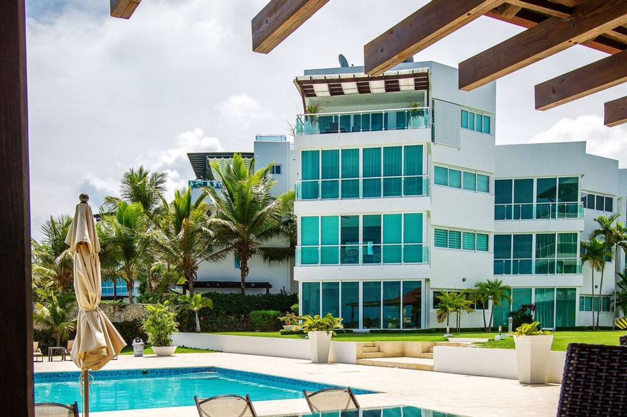 Apartamento Primer Nivel con Vista al Mar de Venta frente a Playa Semi-Privada de Sosúa!