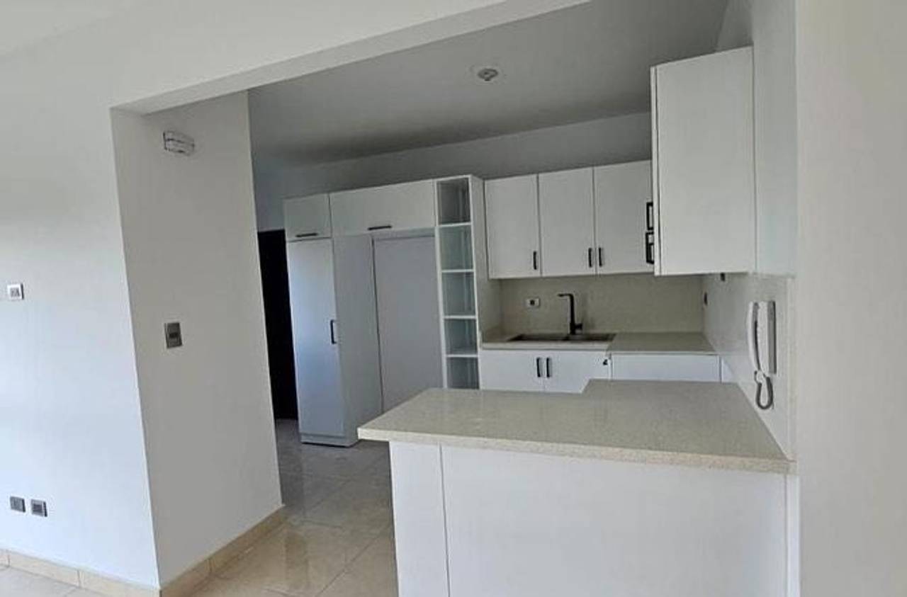 Bello Apartamento en venta en 2do nivel, Avenida Hispanoamericana, Santiago