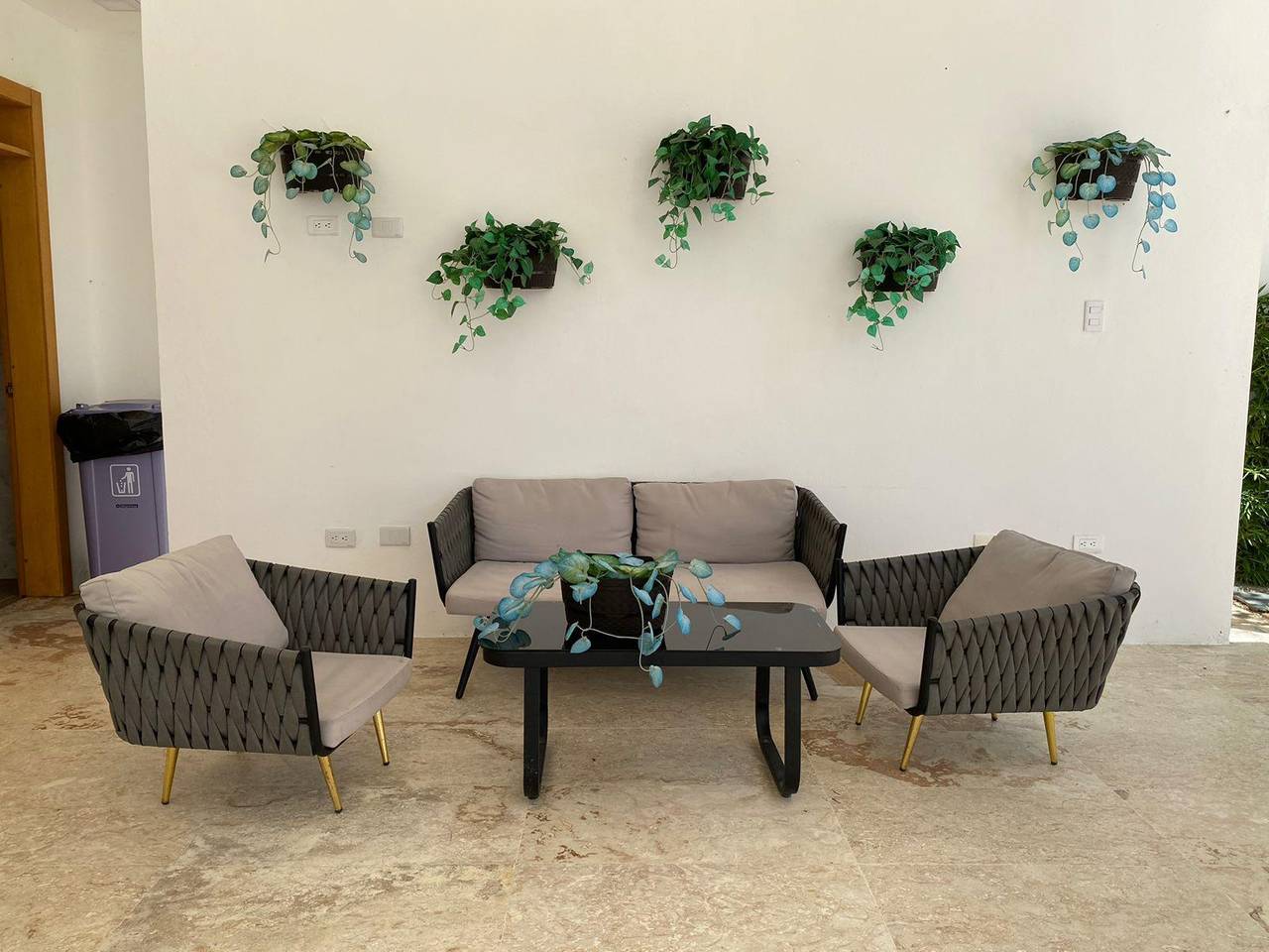 Apartamentos Nuevos y Modernos con 3 Habitaciones, 2 Parqueos y Piscina de Venta en los Llanos de Gurabo!