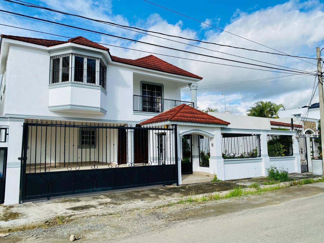 Fantástica Casa Atemporal de 3 Habitaciones y Terraza de Venta en Villa María!