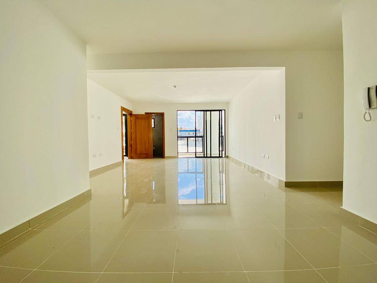 Apartamento en 3er Nivel con 3 Habitaciones, Piscina, Gazebo y Juegos Infantiles de Venta en los Llanos de Gurabo!