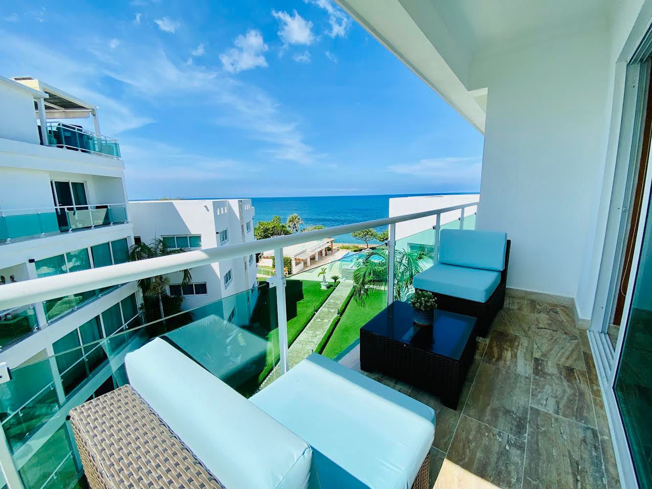 Apartamento tipo Penthouse con 2 Habitaciones y Vista al Mar de Venta frente a Playa de Sosúa!