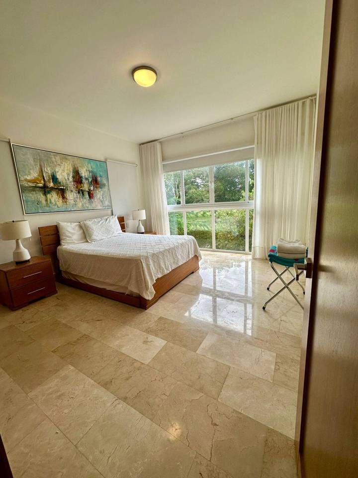 Fantastico apartamento amueblado de 2 habitaciones en Venta, Playa Dorada.