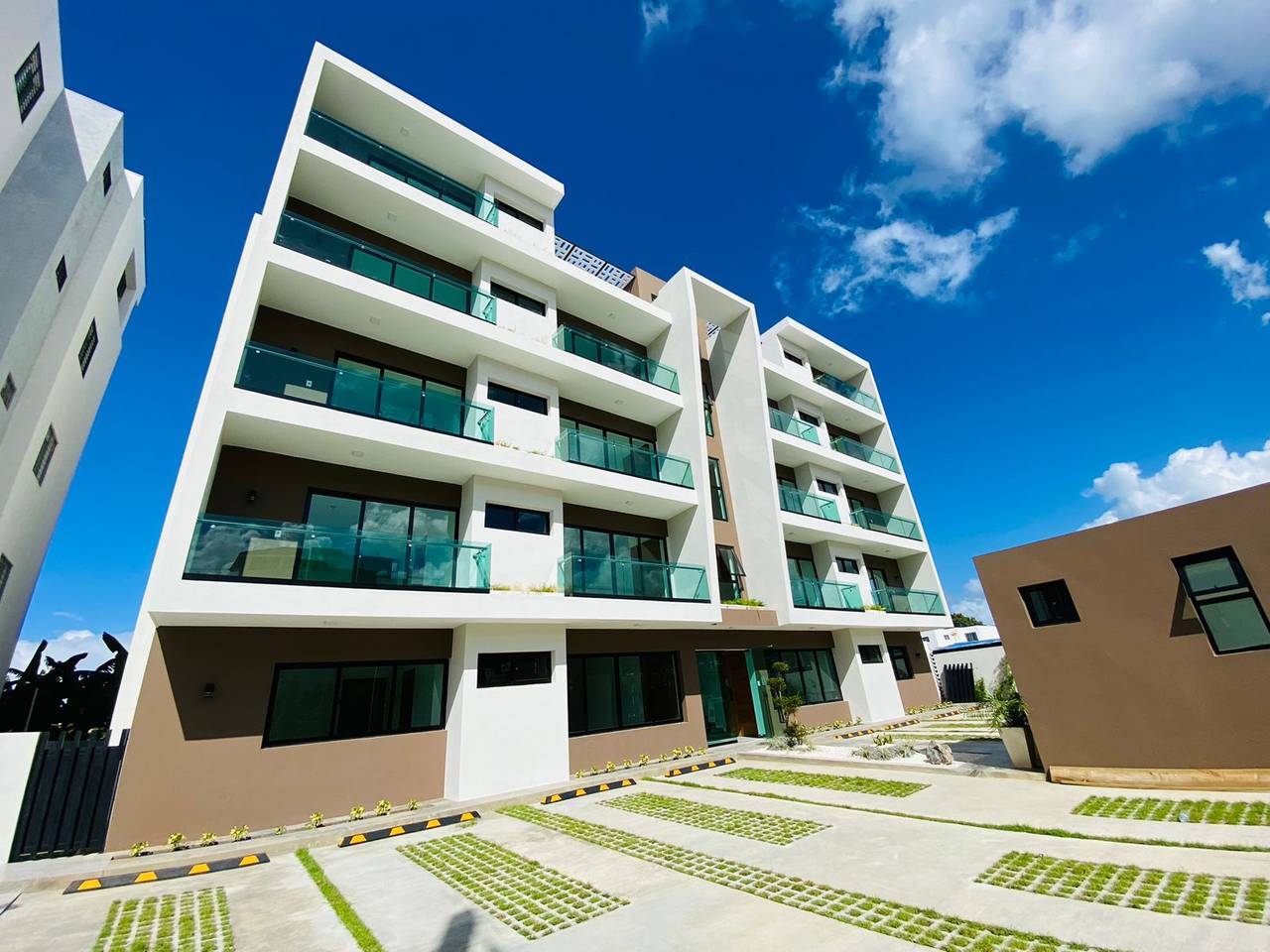 Penthouse con 4 Habitaciones, 2 Parqueos y Terraza Privada de Venta en Villa María!