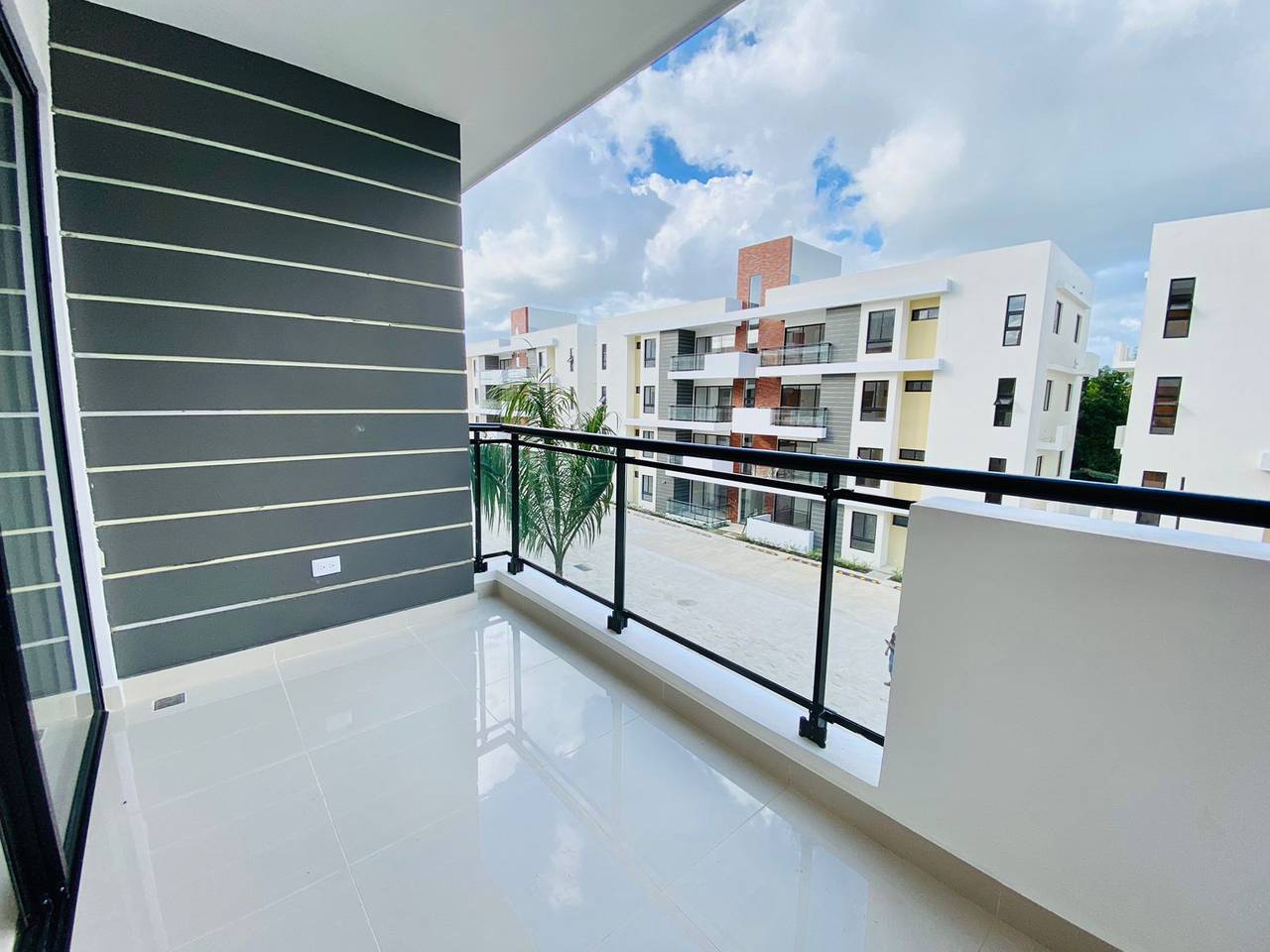 Apartamentos Nuevos de 3 Habitaciones de Venta en Proyecto con Piscina  y Terraza Amueblada próximo a Los Laureles!