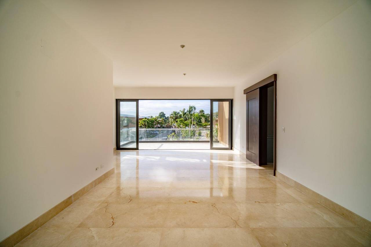 Hermosa Casa de 4 Habitaciones con Dormitorio en Planta Baja y un Amplio Patio de Venta en Las Carmelitas!