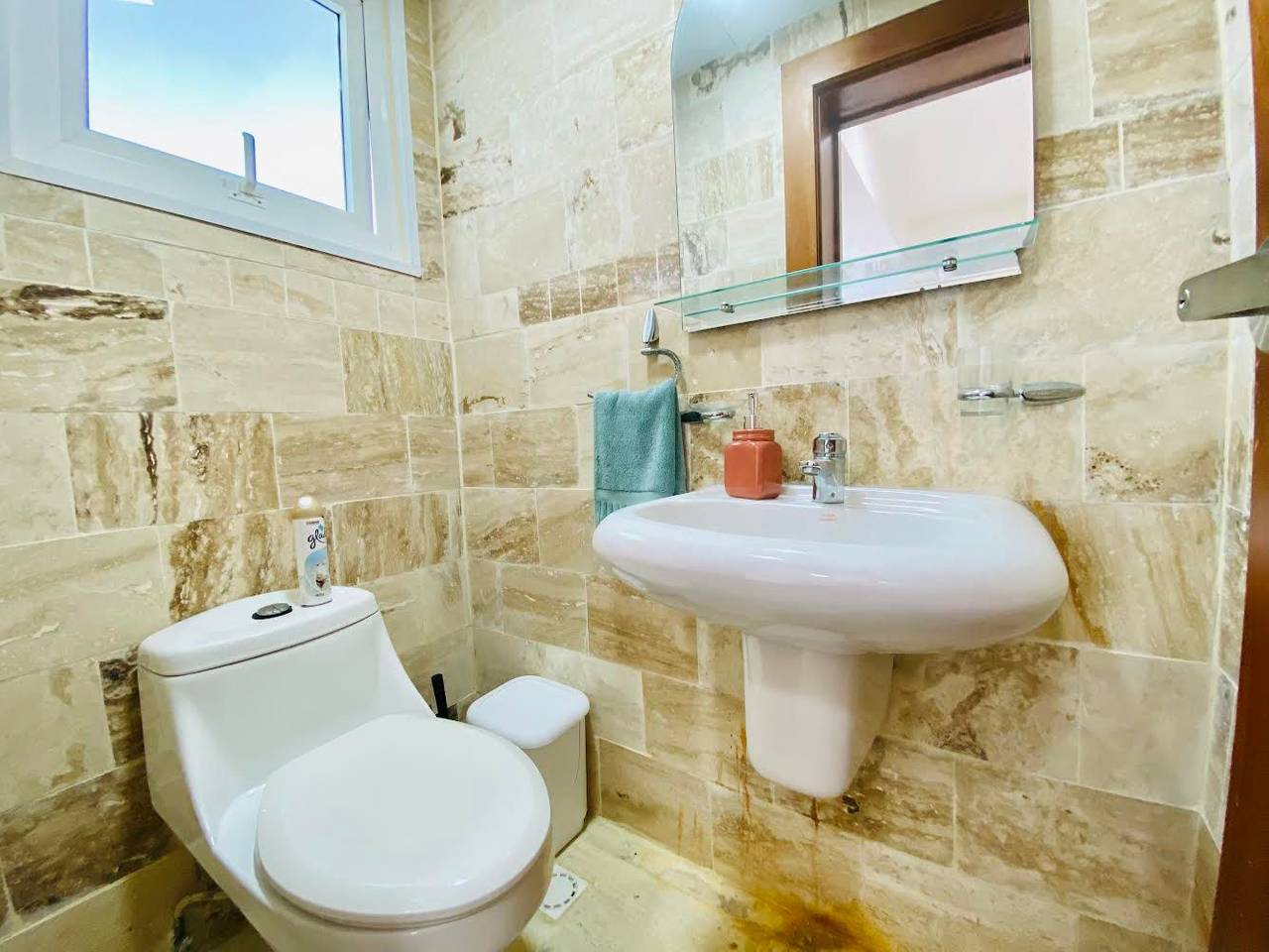 Apartamento tipo Penthouse con 2 Habitaciones y Vista al Mar de Venta frente a Playa de Sosúa!