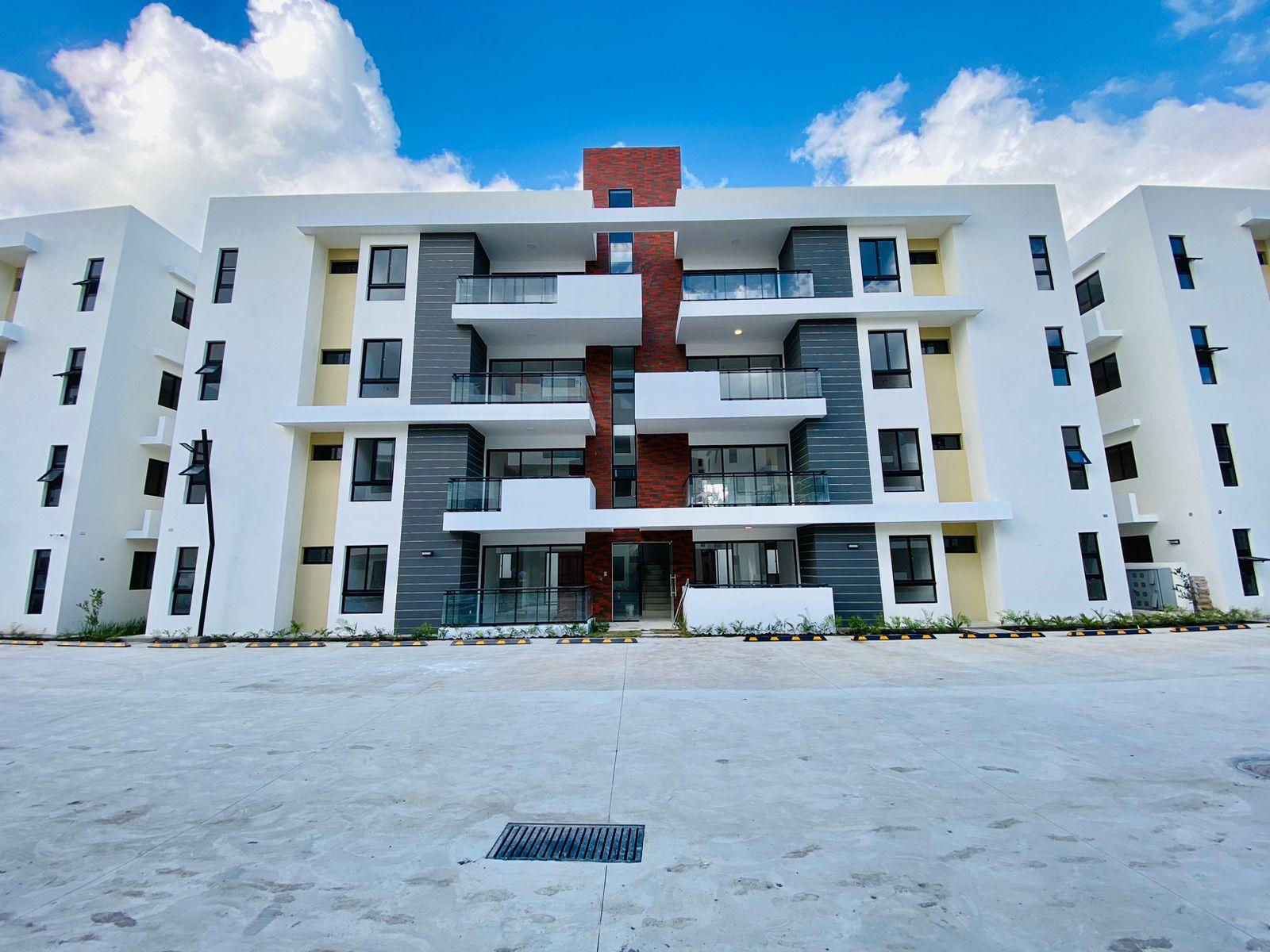 Apartamentos Nuevos de 3 Habitaciones de Venta en Proyecto con Piscina  y Terraza Amueblada próximo a Los Laureles!