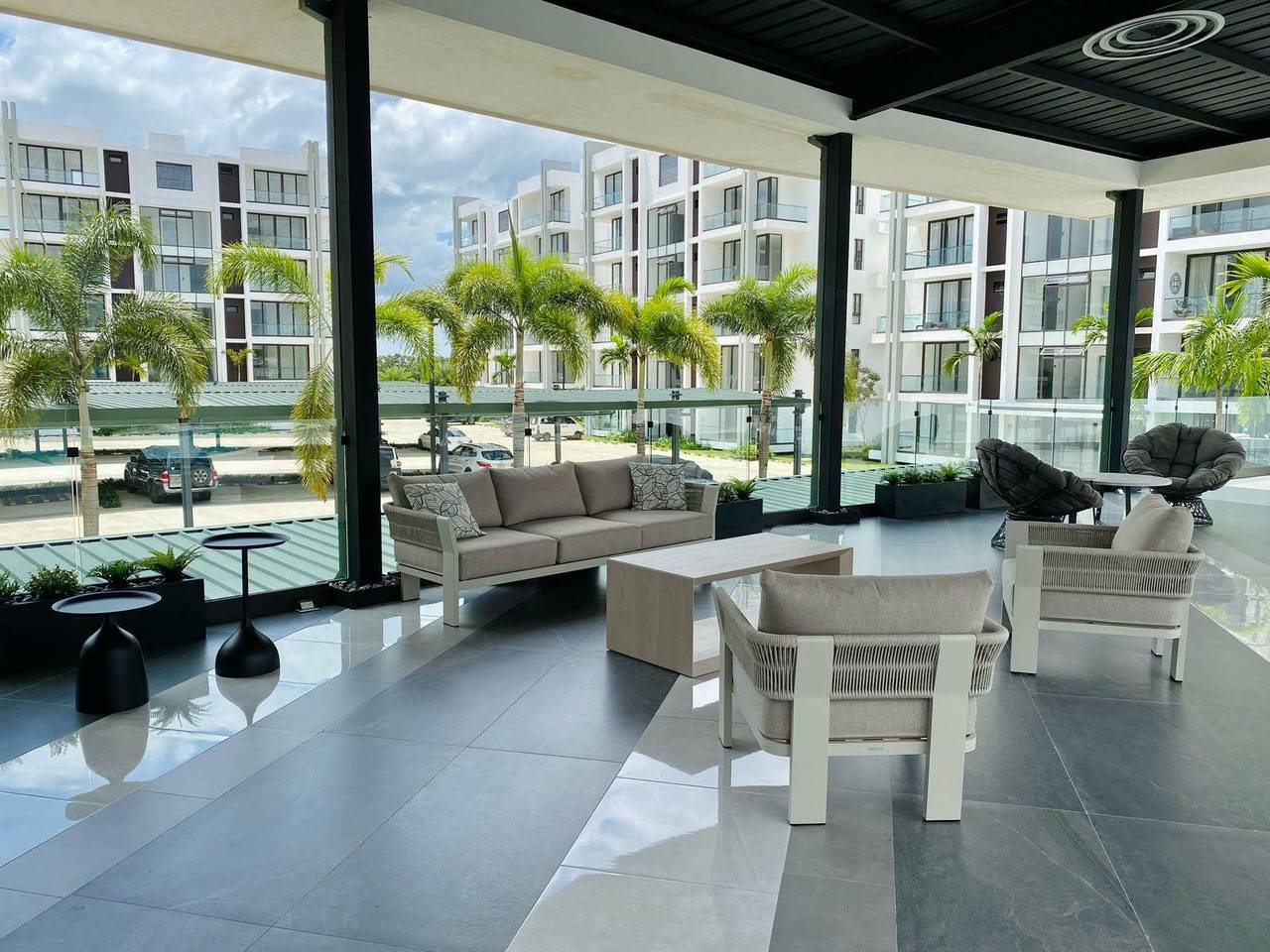 Amplios Apartamentos de Lujo con 3 Habitaciones, Piscina y Gimnasio de Venta en Cerro Hermoso!