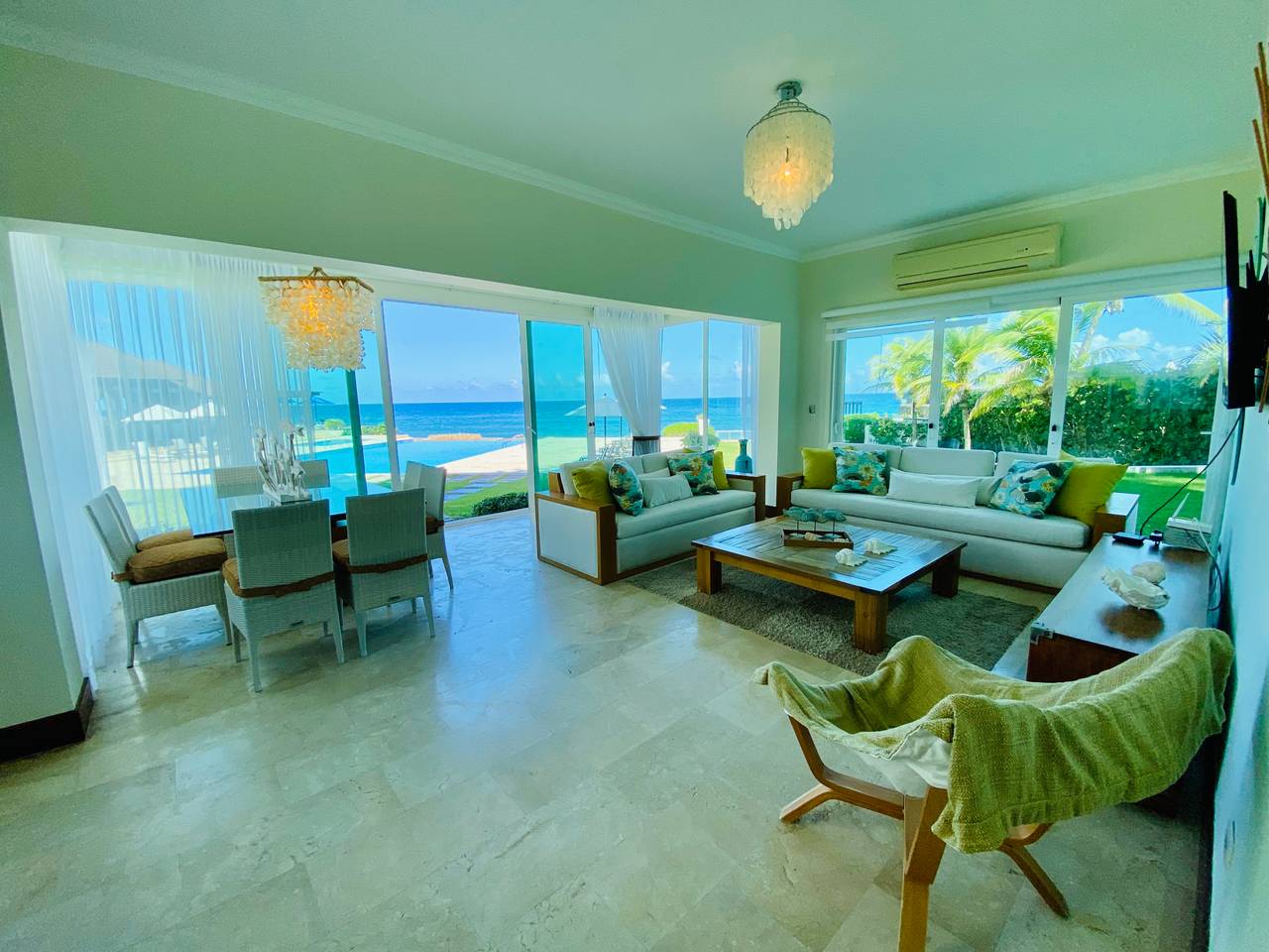 Apartamento Primer Nivel con Vista al Mar de Venta frente a Playa Semi-Privada de Sosúa!
