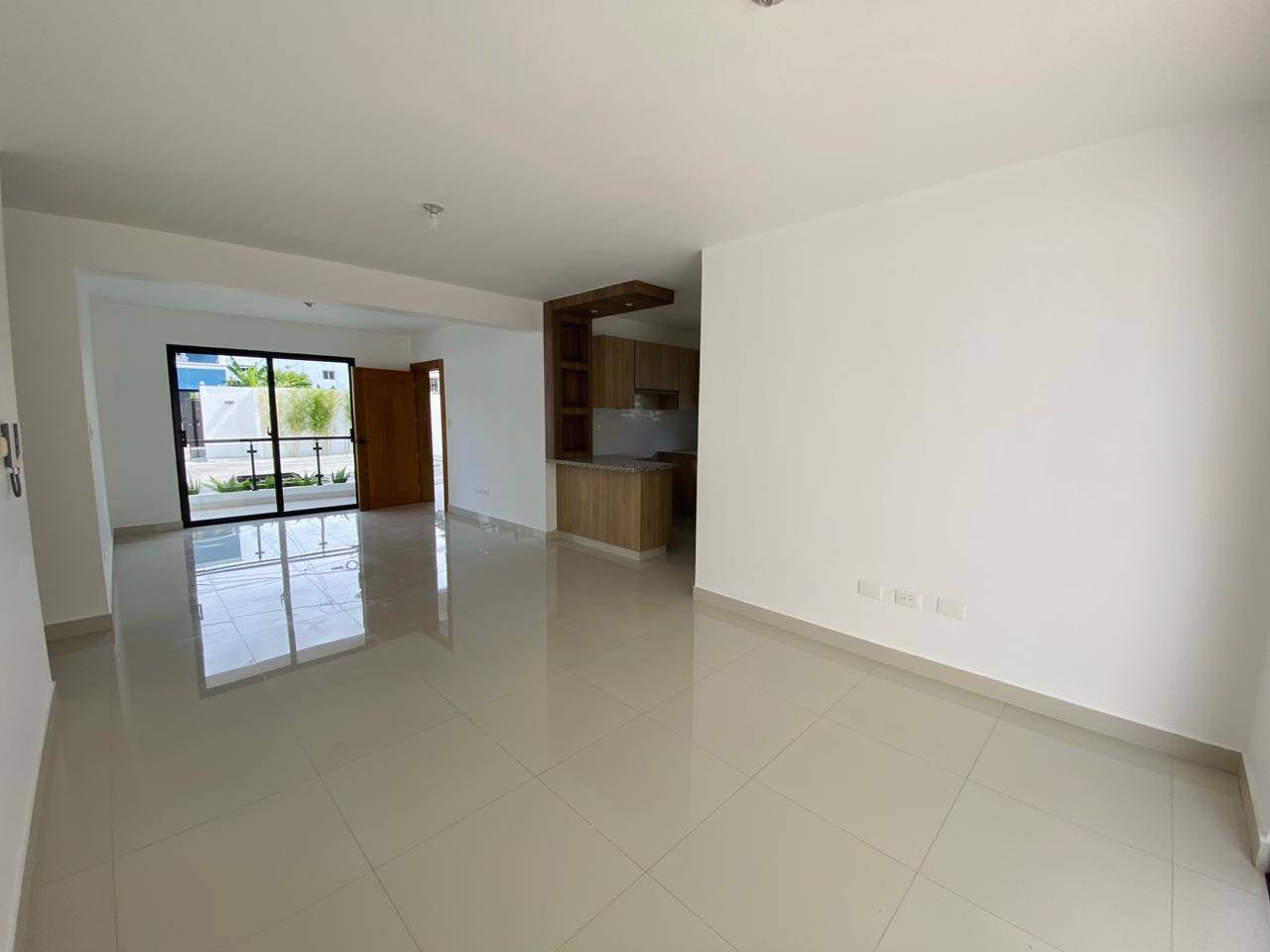 Amplios Apartamentos con 3 Habitaciones y 2 Parqueos Paralelos de Venta en Los Alamos!