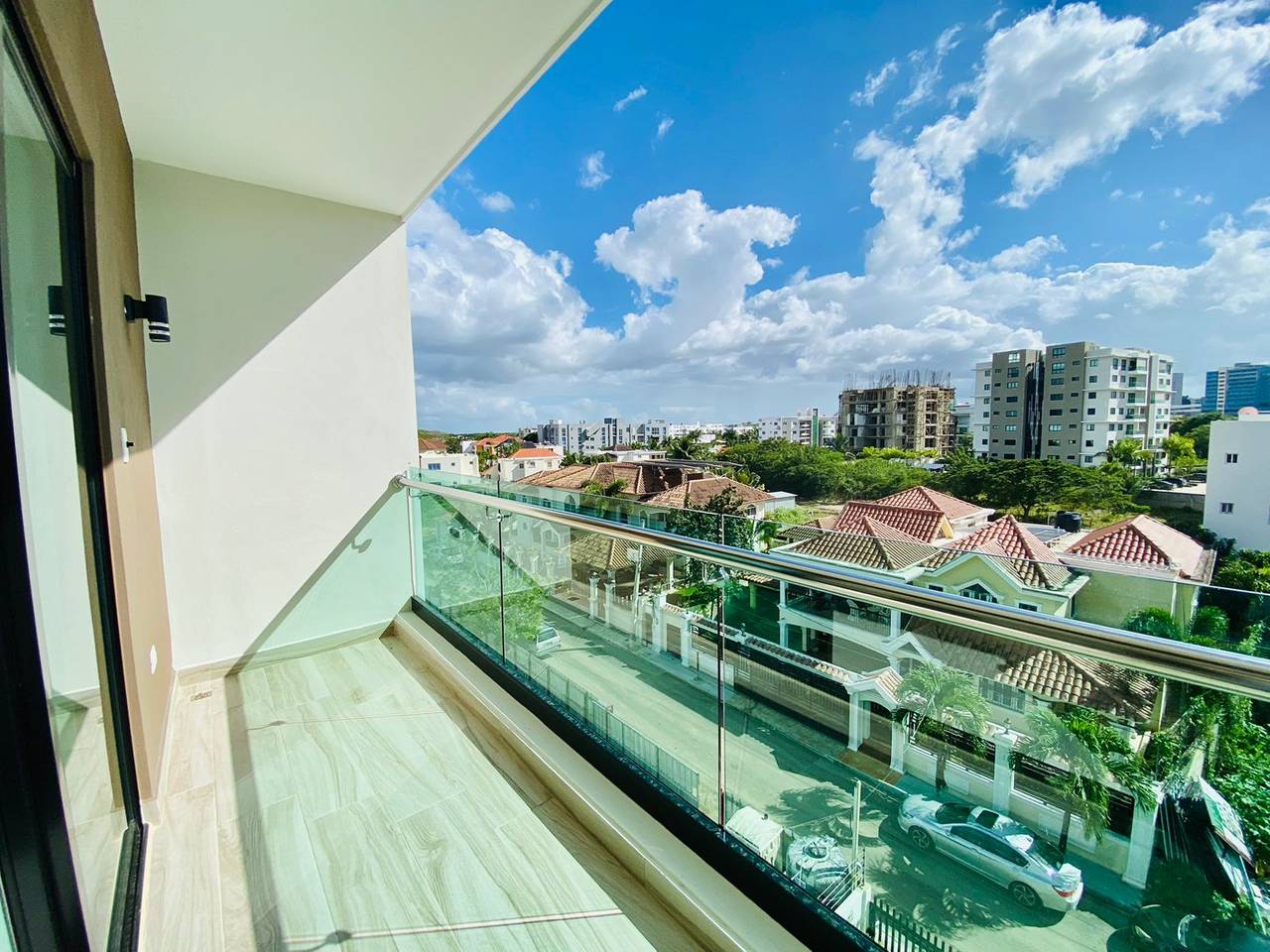 Penthouse con 4 Habitaciones, 2 Parqueos y Terraza Privada de Venta en Villa María!