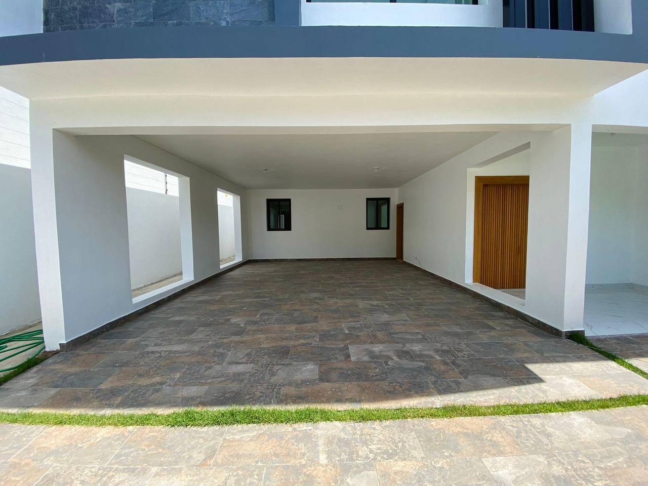 Lujosa Casa de 4 Habitaciones y 2 Cocinas con Línea Blanca Incluida de Venta en Villa María!