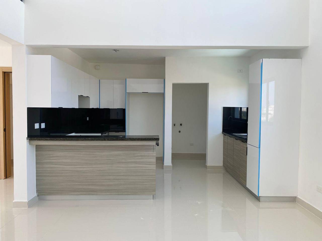 Penthouse Nuevo de 3 Habitaciones con Amplia Terraza Privada, Piscina y Gimnasio Equipado de Venta en Las Damas!