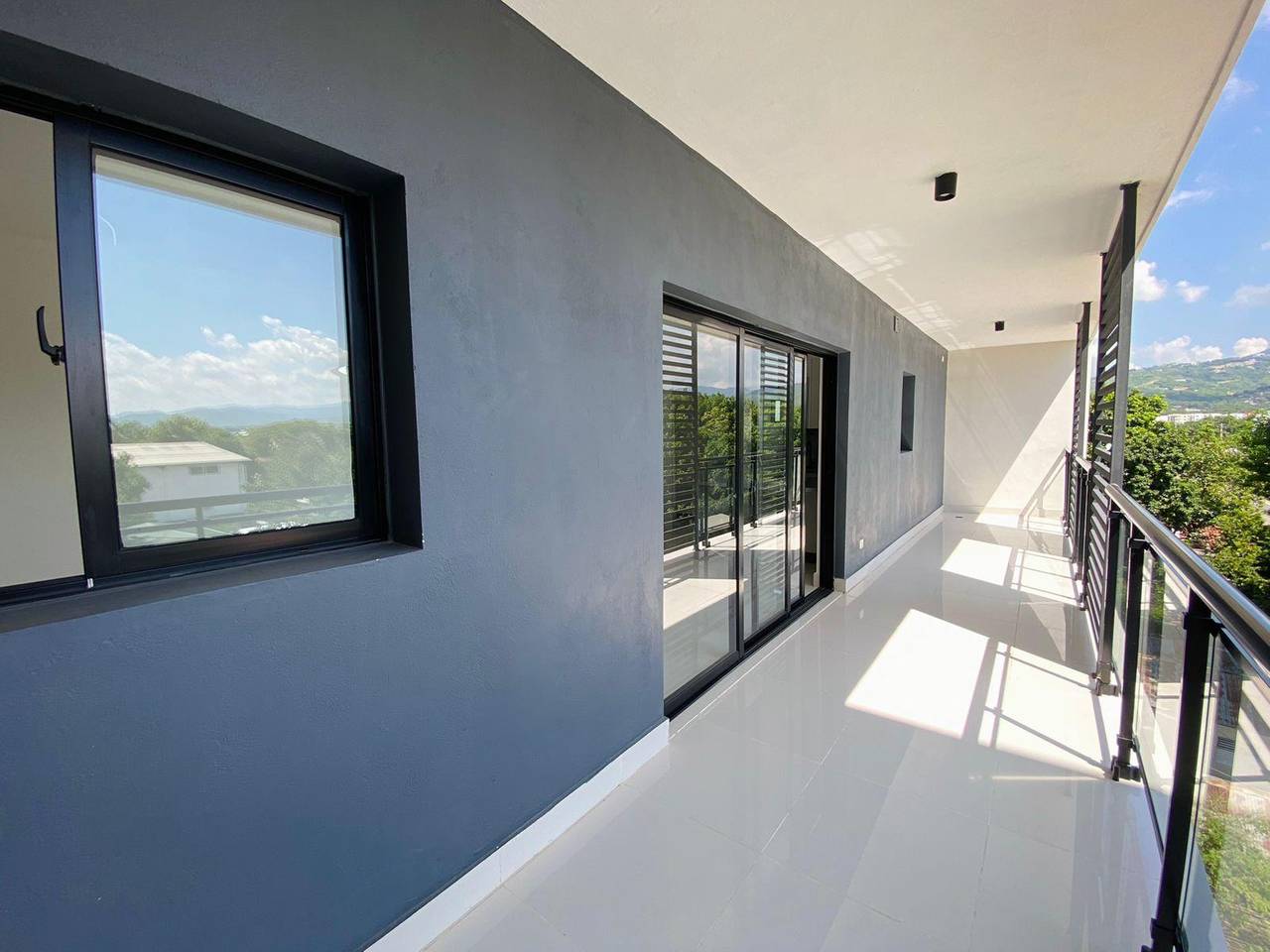 Modernos Apartamentos de 3 Habitaciones con Area Social Amueblada y Gimnasio Equipado de Venta en Los Llanos de Gurabo!