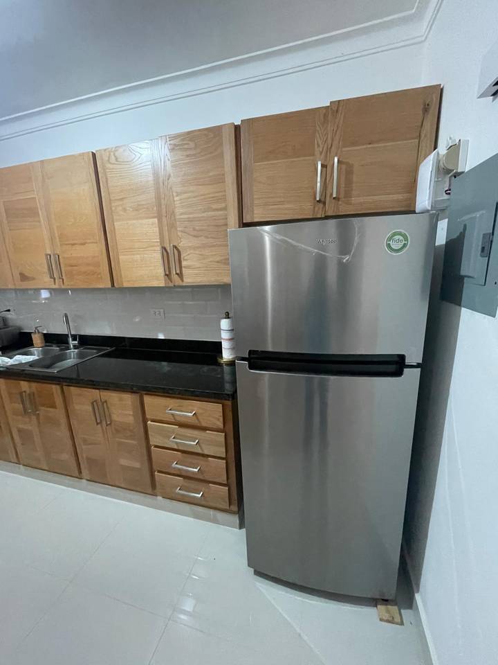Apartamento en 2do Nivel con 3 Habitaciones y 2 Parqueos de Venta en Embrujo 3ero!