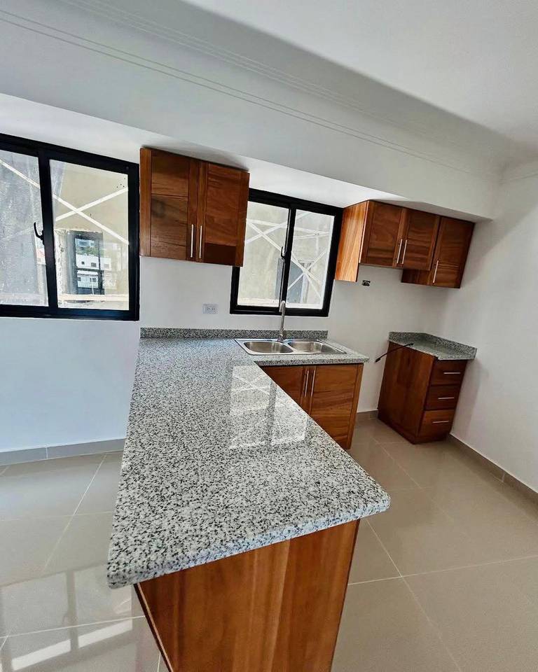 Apartamento Nuevo con 3 Habitaciones y 2 Parqueos Paralelos de Venta en la Urb. Jardines del Sur, Av. Hispanoamericana!