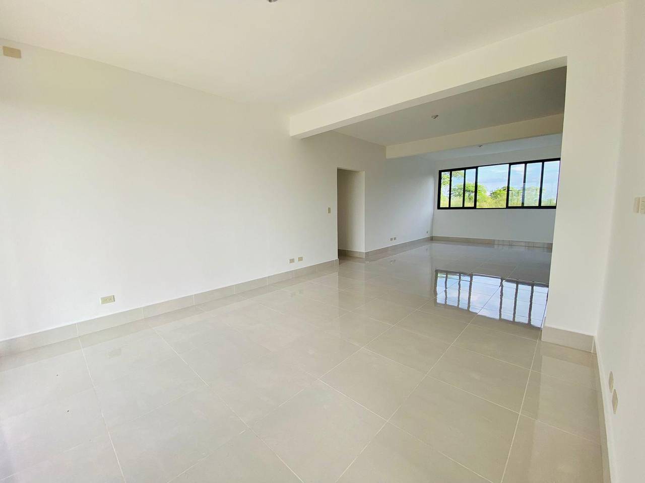 Amplios y Elegantes Apartamentos de 3 Habitaciones con Area Social Amueblada de Venta en la Urb. Thomen, Av. Hispanoamericana!