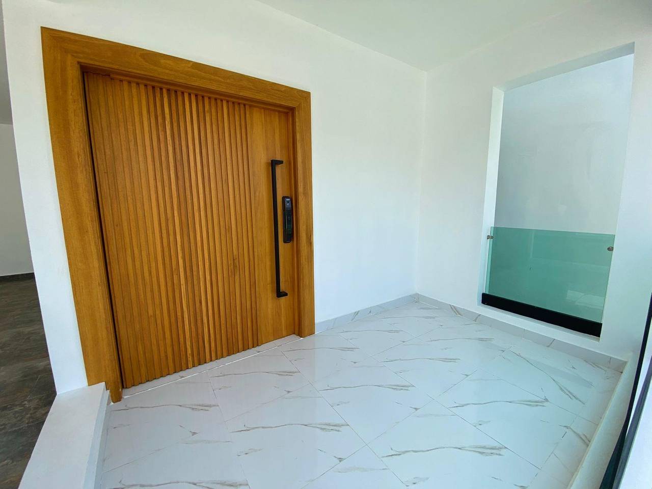 Lujosa Casa de 4 Habitaciones y 2 Cocinas con Línea Blanca Incluida de Venta en Villa María!