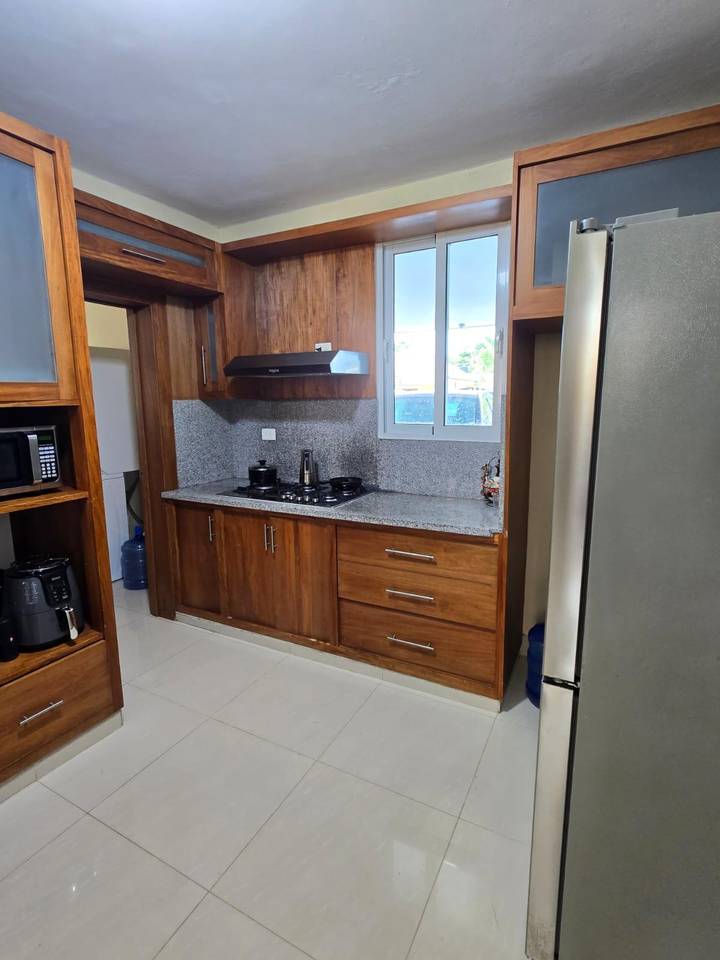 Hermosa casa en Venta con Amplios Espacios y Techos Altos. Pontezuela, Santiago