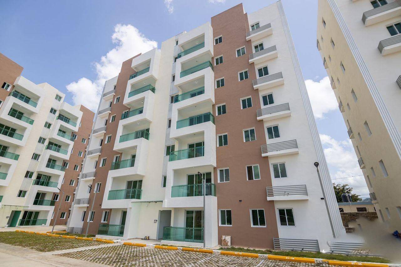 Apartamentos Nuevos con 3 Habitaciones, 2 Parqueos y Piscina de Venta en Licey al Medio!