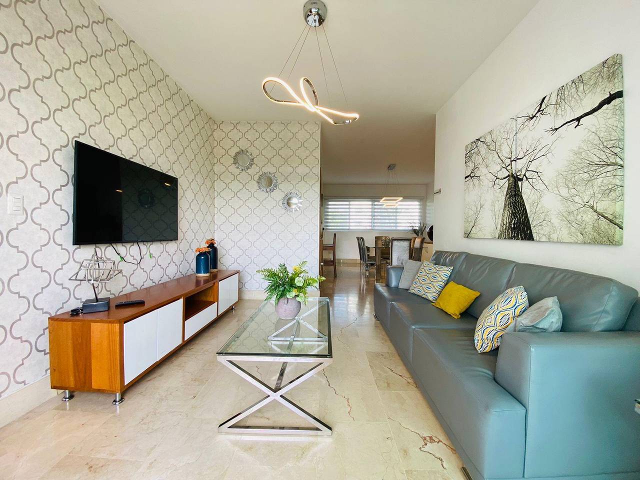 Apartamento Completamente Amueblado con 3 Habitaciones, 2 Parqueos y Piscina de Venta en Rincón Largo!