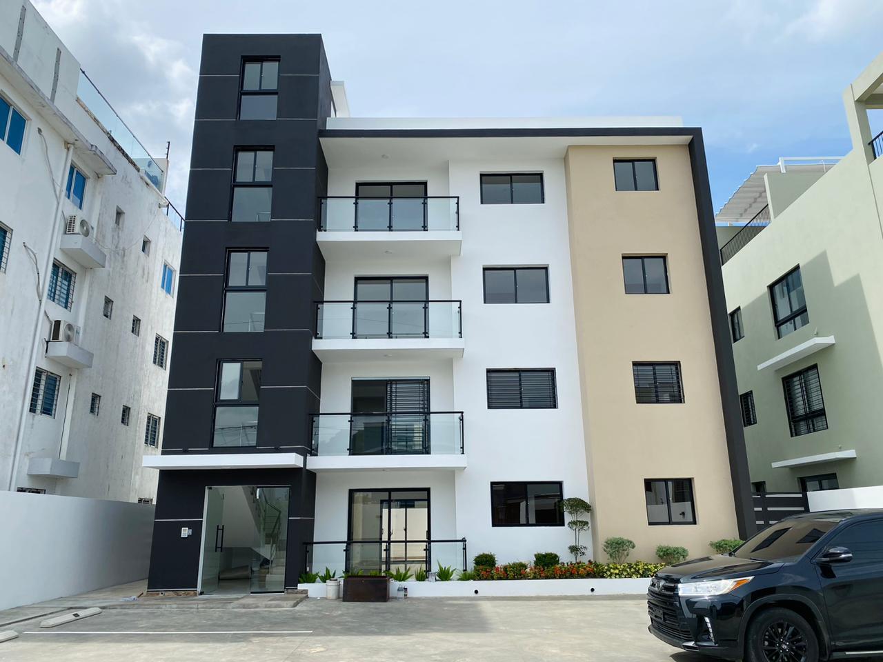 Amplios Apartamentos con 3 Habitaciones y 2 Parqueos Paralelos de Venta en Los Alamos!
